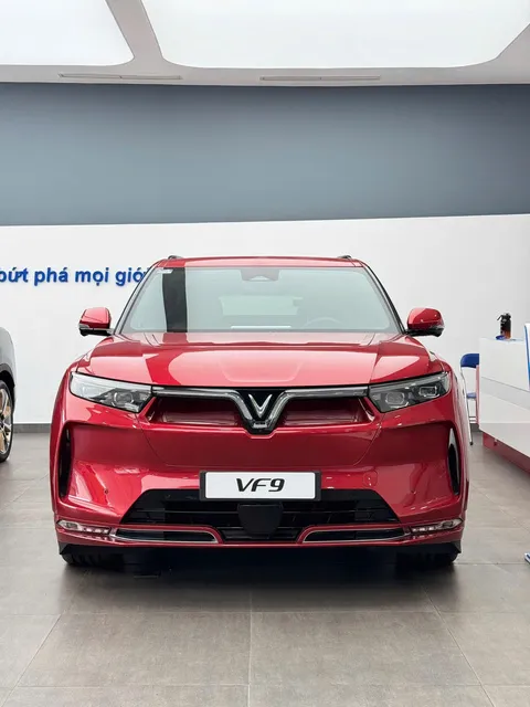 VF9 Plus đỏ